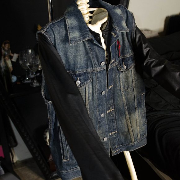 Levi Style vest with vinyl black sleeves - Picture 2 of 4